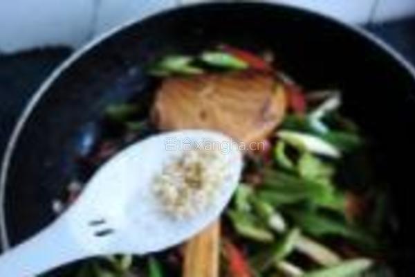 蒜苗香煎肉的做法图解14