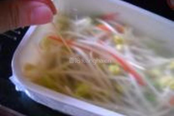 黄豆芽拌辣椒的做法图解6