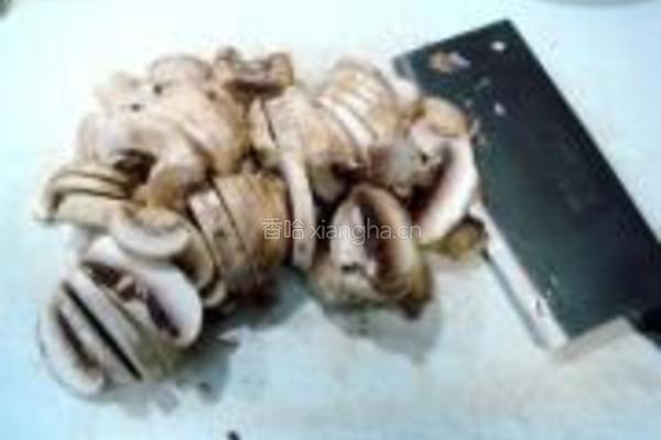 蚝油蘑菇肉片的做法图解2
