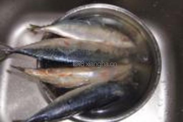 沙丁鱼炖土豆的做法图解1