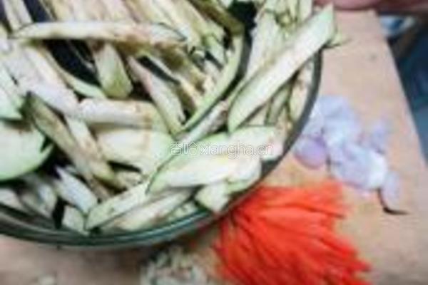 茄子卤面的做法图解2