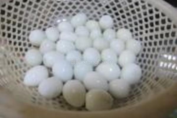 鹌鹑蛋烧鸡脚的做法图解3