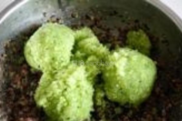 黄瓜猪肉木耳水饺的做法图解8
