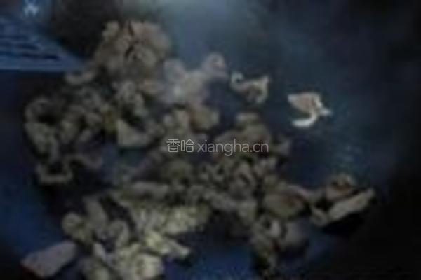 蒜苗炒鸡心的做法图解9