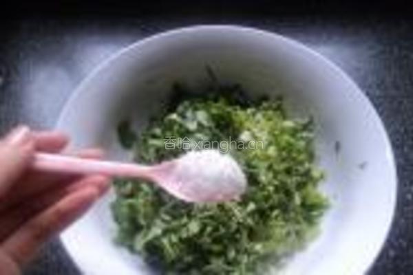 小米辣拌香菜的做法图解2