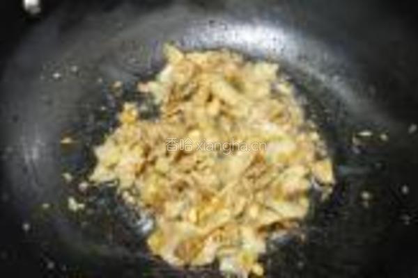 蕨菜炒花肉的做法图解5
