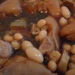 花生黄豆炖猪蹄的做法[图]