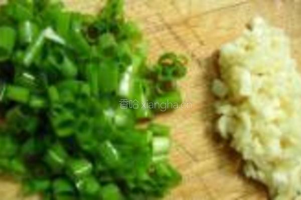 蒜香青蚕豆的做法图解3