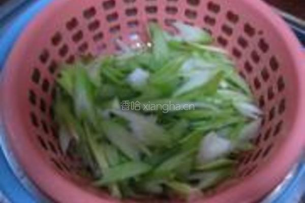 黑椒牛肉炒芹菜的做法图解2