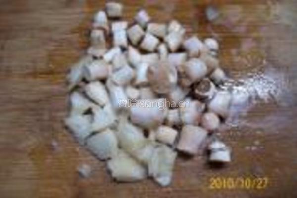 绿芥蓝蘑菇鸡丁的做法图解2