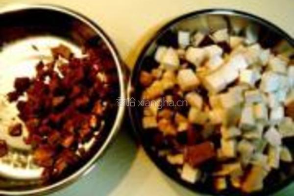 蘑菇豆干炸酱面的做法图解2