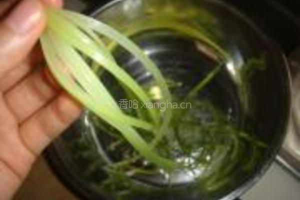辣拌蒜苗丝的做法图解3
