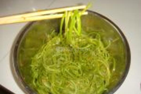 辣拌蒜苗丝的做法图解5