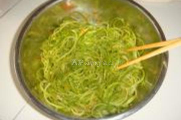 辣拌蒜苗丝的做法图解6
