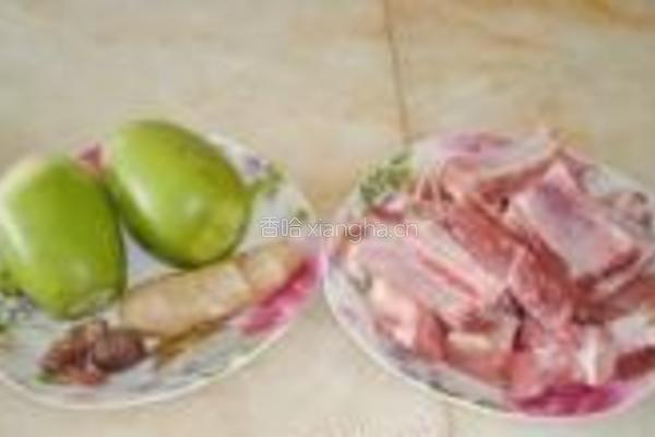 青萝卜炖排骨的做法图解1