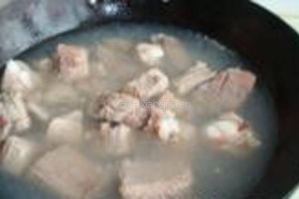 青萝卜炖排骨的做法图解2