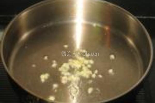 平菇方香肠炒青菜的做法图解2