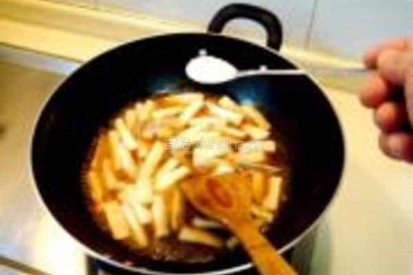 老醋炒菌菇配酸黄瓜生菜的做法图解9