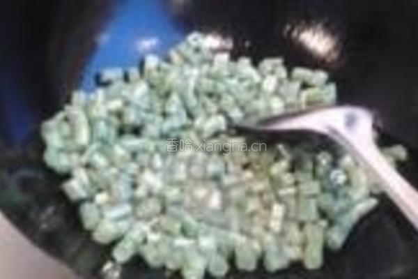 橄榄菜炒四季豆的做法图解2