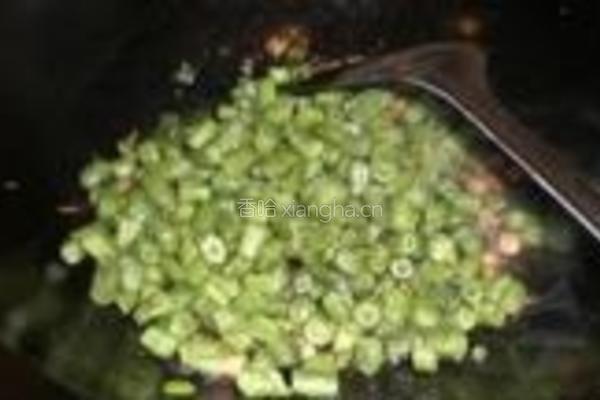 橄榄菜炒四季豆的做法图解7