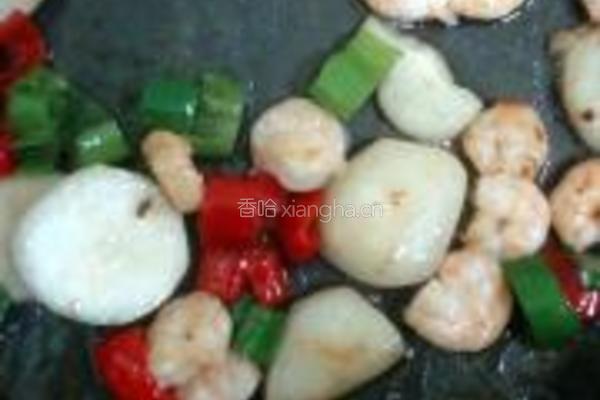 马蹄炒虾球的做法图解7