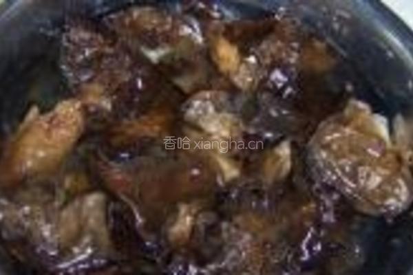 红烧鳕鱼炖木耳的做法图解3
