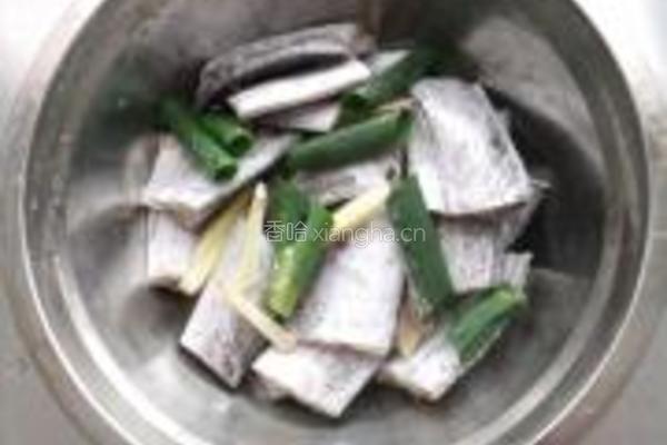 茄汁带鱼的做法图解1