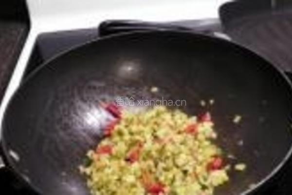 酸黄瓜四季豆炒肉末的做法图解2