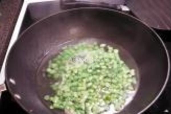 酸黄瓜四季豆炒肉末的做法图解3
