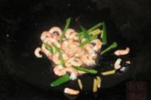河虾炒荞头的做法图解5