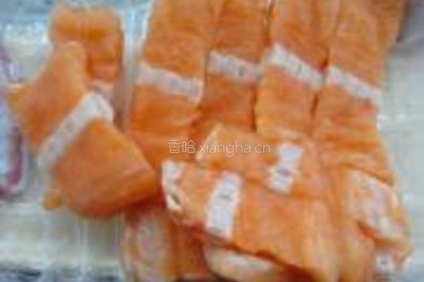 干煎三文鱼腩的做法图解1