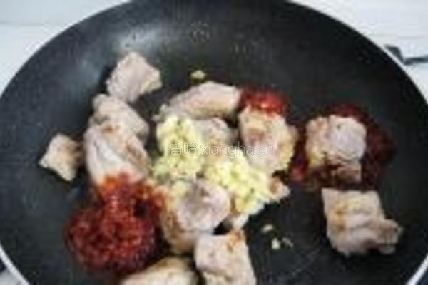 川味土豆烧排骨的做法图解5