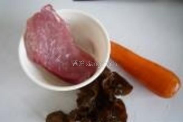 胡萝卜木耳炒肉丝的做法图解1