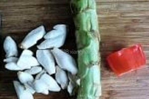蚝油莴笋炒鸡腿菇的做法图解1