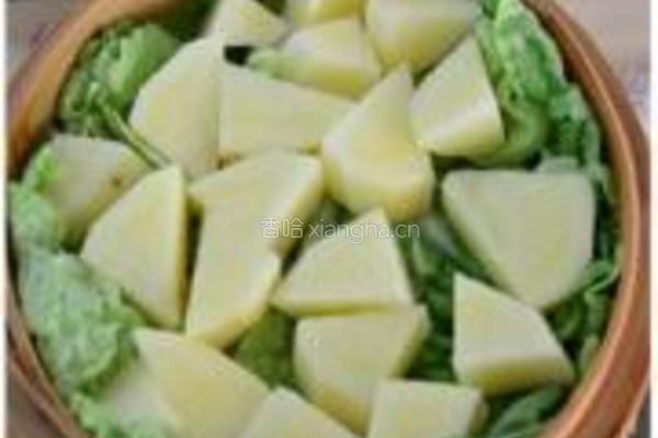 土豆蒸肥肠的做法图解7