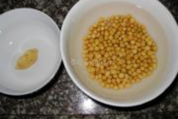 天麻骨头汤的做法图解1