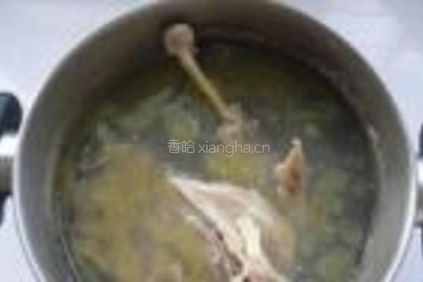 海参山药鸡汤的做法图解2