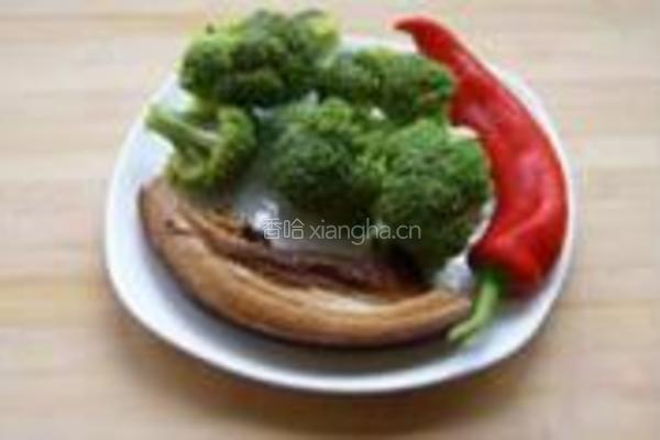 腊肉炒西兰花的做法图解1