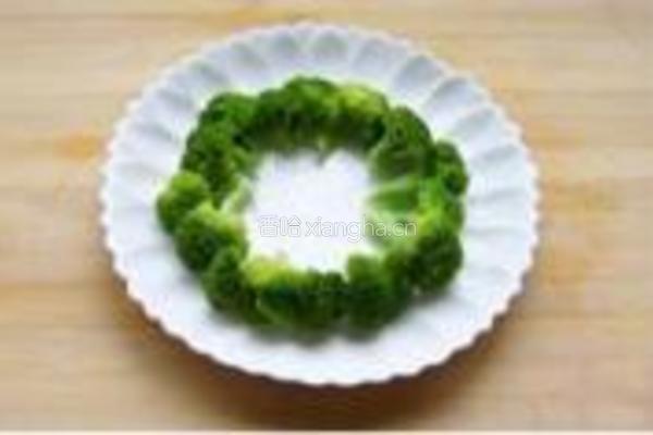 腊肉炒西兰花的做法图解4