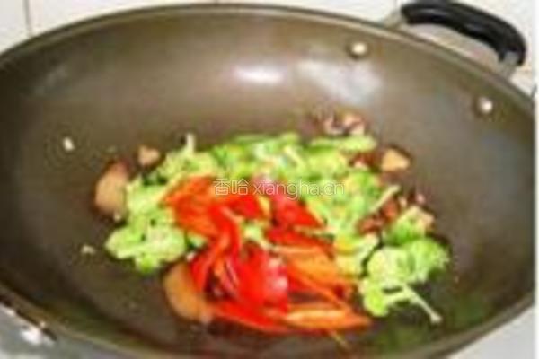 腊肉炒西兰花的做法图解7