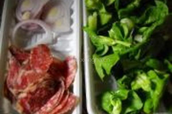 腊肠青菜炒面的做法图解2