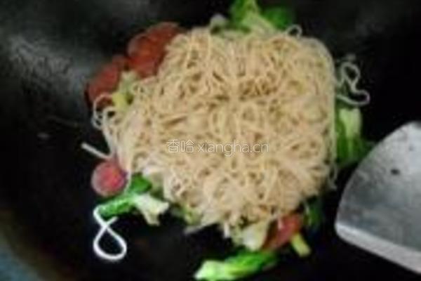 腊肠青菜炒面的做法图解6