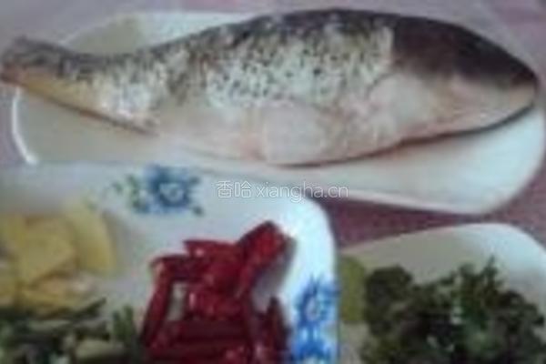 干焖鲤鱼的做法图解1