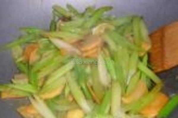芹菜炒土豆片的做法图解5