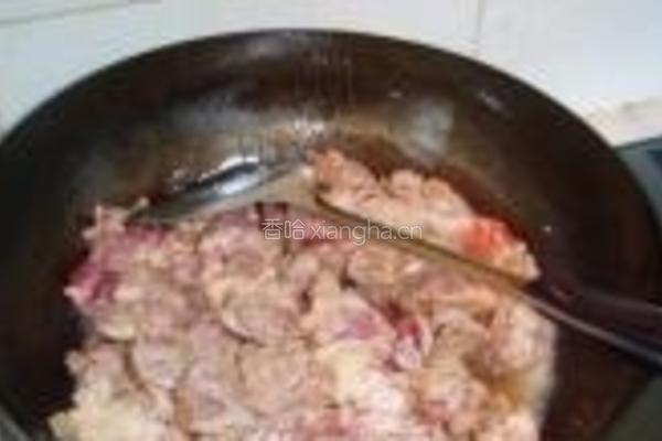 牛腩口蘑炖土豆粉的做法图解1