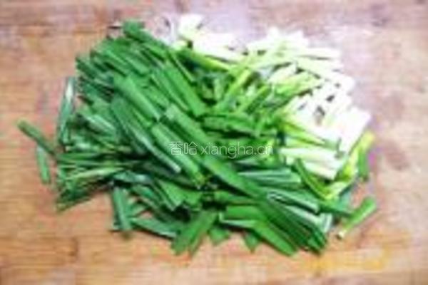 肉丝香干炒大蒜的做法图解2