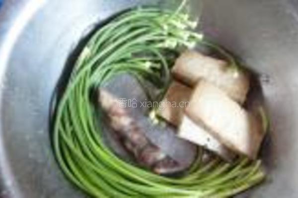 蒜苔炒豆腐干的做法图解1