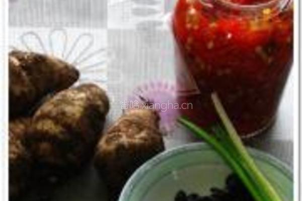 豆豉剁椒蒸芋头的做法图解1