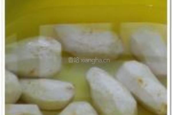 豆豉剁椒蒸芋头的做法图解2