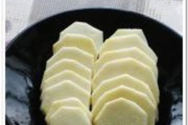 豆豉剁椒蒸芋头的做法图解3